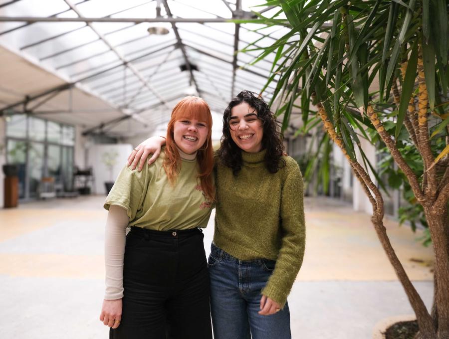 Ontmoet Eline en Sinem